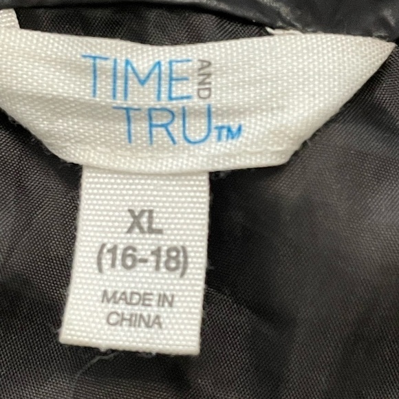 Time and Tru women’s black puffer Jacket size X Large (16-18 ) with side pockets - Picture 4 of 4